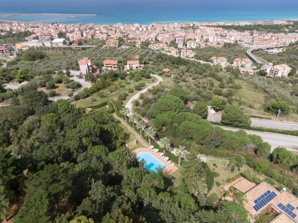 Agriturismo Villa Luca SantʼAgata di Militello エクステリア 写真