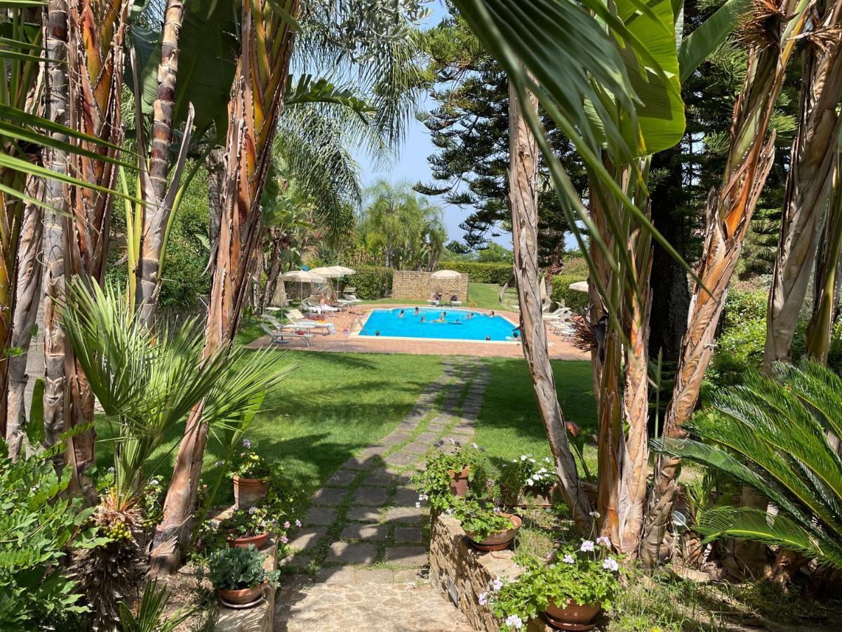 Agriturismo Villa Luca SantʼAgata di Militello エクステリア 写真