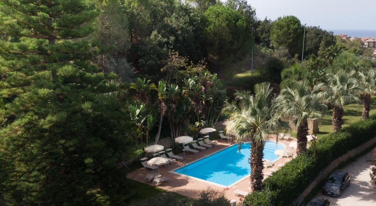 Agriturismo Villa Luca SantʼAgata di Militello エクステリア 写真